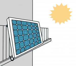Solarmodul an Balkonbrüstung von der Sonne beschienen