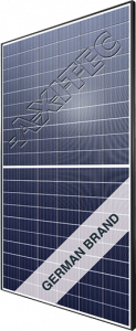 120 Solarzellen in einem Halbzellen-Solarmodul von AxiTec mit Schriftzug "German Brand"