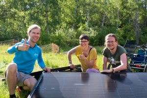 Henning, Kerstin und Arvid mit Gartenkraftwerk